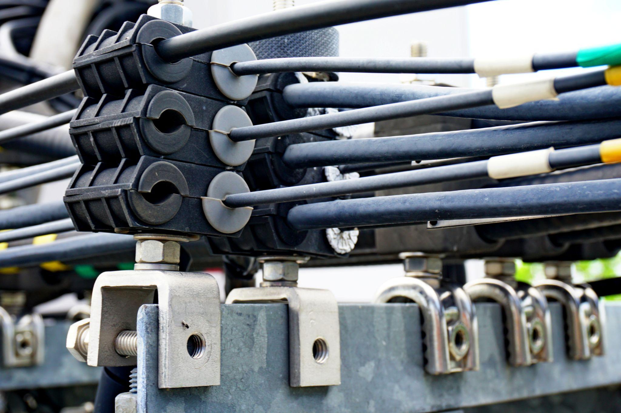 Span Clamp Solutions for Reliable Aerial Cable Installation